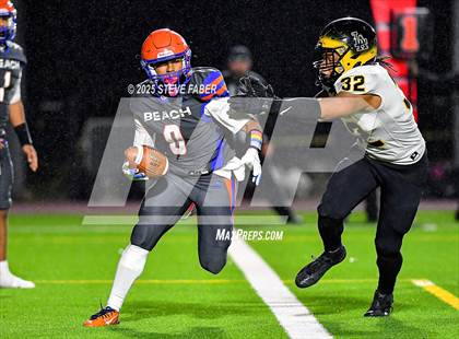 Thumbnail 2 in Lincoln @ Rainier Beach (WIAA 3A First Round) photogallery.