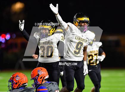 Thumbnail 3 in Lincoln @ Rainier Beach (WIAA 3A First Round) photogallery.