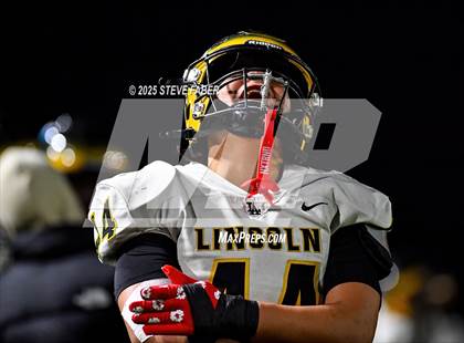 Thumbnail 2 in Lincoln @ Rainier Beach (WIAA 3A First Round) photogallery.