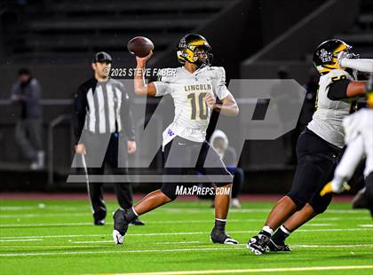 Thumbnail 3 in Lincoln @ Rainier Beach (WIAA 3A First Round) photogallery.