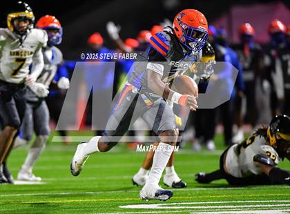 Thumbnail 3 in Lincoln @ Rainier Beach (WIAA 3A First Round) photogallery.