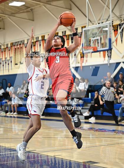 Thumbnail 3 in Montgomery @ Tamalpais photogallery.