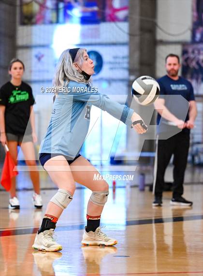 Thumbnail 1 in Granite Hills vs Mater Dei Catholic (Southern California Invitational) photogallery.
