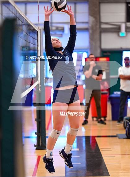 Thumbnail 1 in Granite Hills vs Mater Dei Catholic (Southern California Invitational) photogallery.