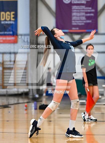 Thumbnail 2 in Granite Hills vs Mater Dei Catholic (Southern California Invitational) photogallery.