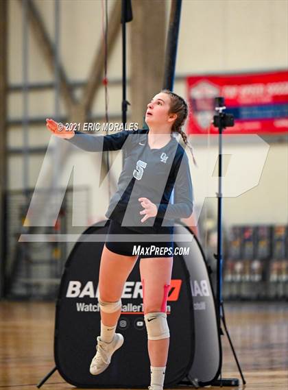 Thumbnail 3 in Granite Hills vs Mater Dei Catholic (Southern California Invitational) photogallery.