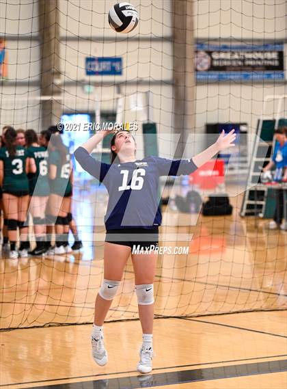 Thumbnail 2 in Granite Hills vs Mater Dei Catholic (Southern California Invitational) photogallery.