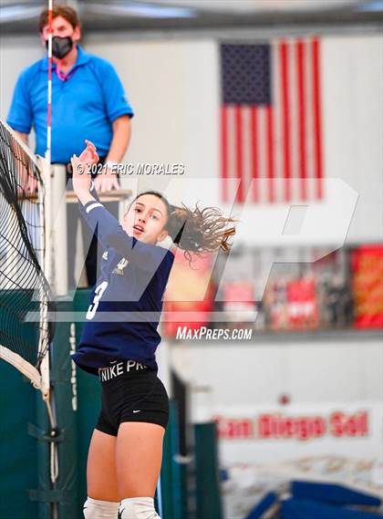 Thumbnail 3 in Granite Hills vs Mater Dei Catholic (Southern California Invitational) photogallery.