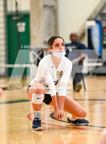 Thumbnail 2 in Granite Hills vs Mater Dei Catholic (Southern California Invitational) photogallery.