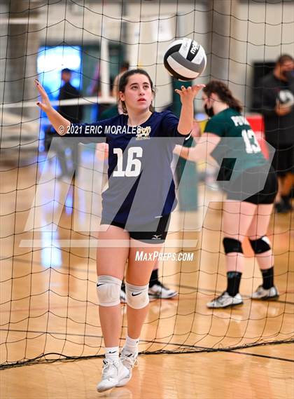 Thumbnail 2 in Granite Hills vs Mater Dei Catholic (Southern California Invitational) photogallery.