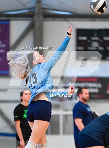 Thumbnail 2 in Granite Hills vs Mater Dei Catholic (Southern California Invitational) photogallery.