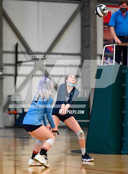 Thumbnail 1 in Granite Hills vs Mater Dei Catholic (Southern California Invitational) photogallery.