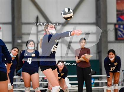 Thumbnail 2 in Granite Hills vs Mater Dei Catholic (Southern California Invitational) photogallery.