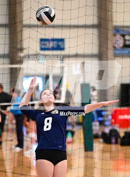 Thumbnail 2 in Granite Hills vs Mater Dei Catholic (Southern California Invitational) photogallery.