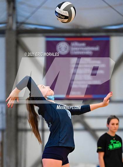 Thumbnail 3 in Granite Hills vs Mater Dei Catholic (Southern California Invitational) photogallery.