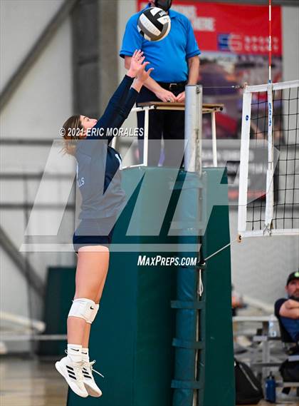 Thumbnail 3 in Granite Hills vs Mater Dei Catholic (Southern California Invitational) photogallery.