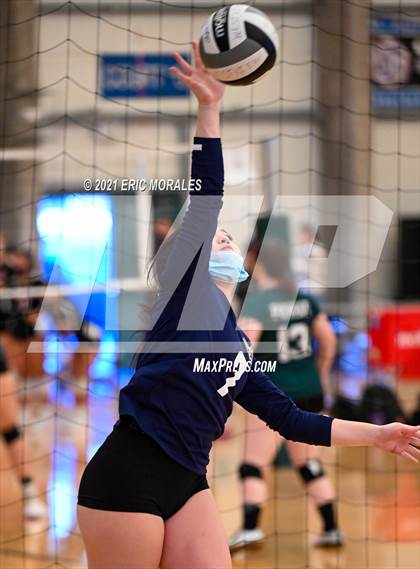 Thumbnail 3 in Granite Hills vs Mater Dei Catholic (Southern California Invitational) photogallery.