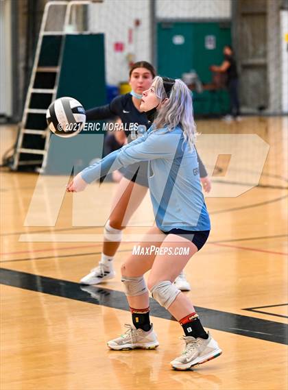 Thumbnail 2 in Granite Hills vs Mater Dei Catholic (Southern California Invitational) photogallery.