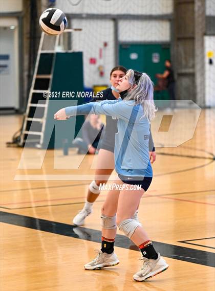 Thumbnail 3 in Granite Hills vs Mater Dei Catholic (Southern California Invitational) photogallery.