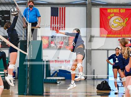 Thumbnail 3 in Granite Hills vs Mater Dei Catholic (Southern California Invitational) photogallery.