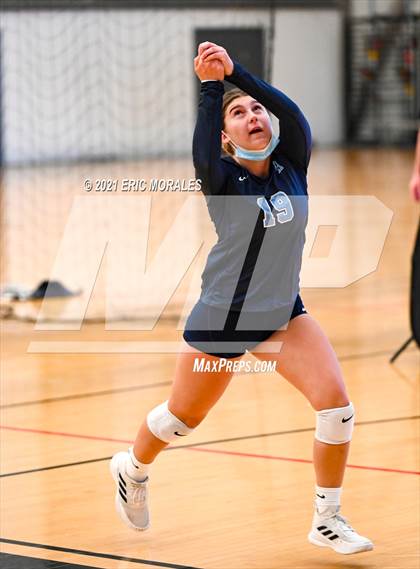 Thumbnail 3 in Granite Hills vs Mater Dei Catholic (Southern California Invitational) photogallery.