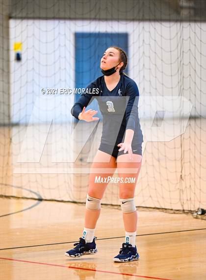 Thumbnail 1 in Granite Hills vs Mater Dei Catholic (Southern California Invitational) photogallery.