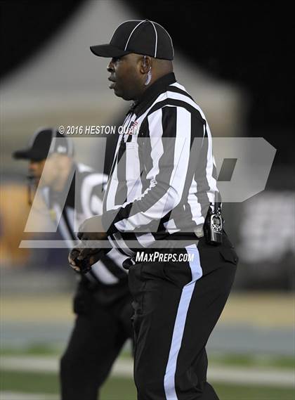 Thumbnail 3 in De La Salle vs.St. John Bosco (CIF State Open Division Final) photogallery.