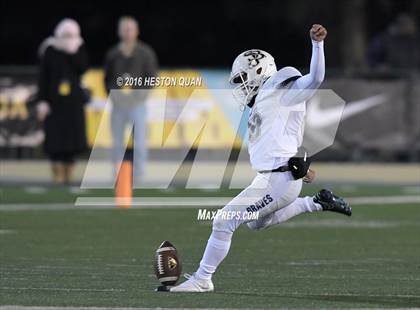 Thumbnail 2 in De La Salle vs.St. John Bosco (CIF State Open Division Final) photogallery.
