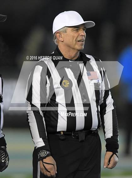 Thumbnail 2 in De La Salle vs.St. John Bosco (CIF State Open Division Final) photogallery.