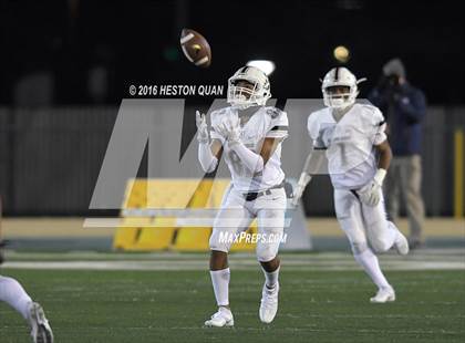 Thumbnail 2 in De La Salle vs.St. John Bosco (CIF State Open Division Final) photogallery.