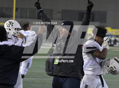 Thumbnail 2 in De La Salle vs.St. John Bosco (CIF State Open Division Final) photogallery.
