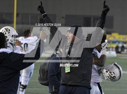 Thumbnail 1 in De La Salle vs.St. John Bosco (CIF State Open Division Final) photogallery.