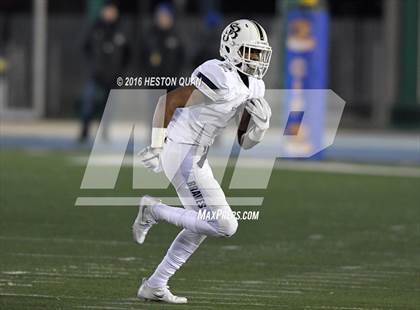 Thumbnail 2 in De La Salle vs.St. John Bosco (CIF State Open Division Final) photogallery.