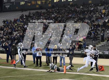 Thumbnail 2 in De La Salle vs.St. John Bosco (CIF State Open Division Final) photogallery.