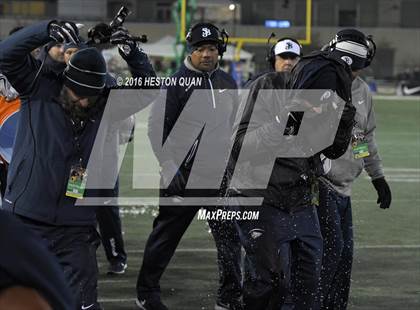 Thumbnail 3 in De La Salle vs.St. John Bosco (CIF State Open Division Final) photogallery.