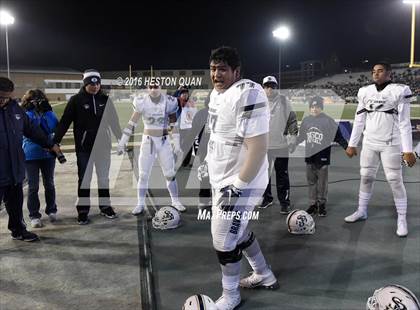 Thumbnail 2 in De La Salle vs.St. John Bosco (CIF State Open Division Final) photogallery.