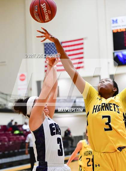 Thumbnail 2 in East Central vs Weslaco East (NEISD Invitational) photogallery.