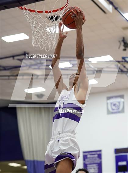 Thumbnail 3 in Warren Central @ Ben Davis photogallery.