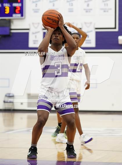 Thumbnail 2 in Warren Central @ Ben Davis photogallery.