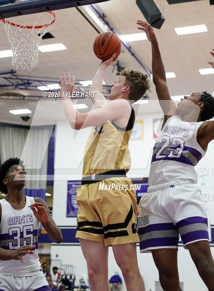 Thumbnail 2 in Warren Central @ Ben Davis photogallery.