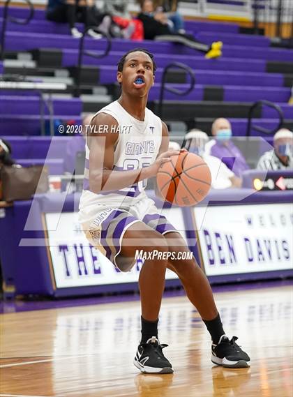 Thumbnail 3 in Warren Central @ Ben Davis photogallery.
