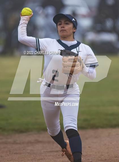 Thumbnail 2 in Aptos vs Burlingame (Stevenson School) photogallery.