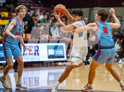 Thumbnail 2 in Dickinson vs. Pearce (McDonald's Texas Invitational) photogallery.