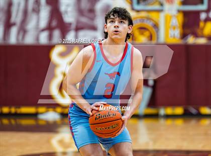 Thumbnail 1 in Dickinson vs. Pearce (McDonald's Texas Invitational) photogallery.