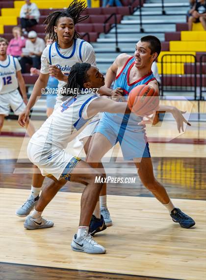 Thumbnail 2 in Dickinson vs. Pearce (McDonald's Texas Invitational) photogallery.