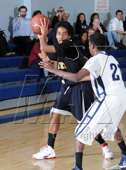 Thumbnail 2 in JV: Kilpatrick @ Flintridge Prep photogallery.