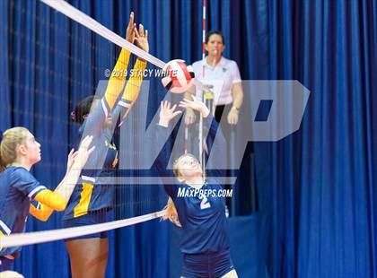 Thumbnail 1 in Steinbrenner vs. Out-of-Door Academy (Circus City Invitational) photogallery.