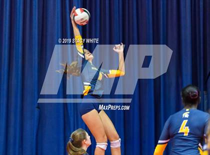 Thumbnail 3 in Steinbrenner vs. Out-of-Door Academy (Circus City Invitational) photogallery.
