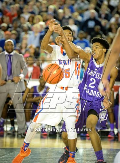 Thumbnail 2 in Garfield vs. Rainier Beach (WIAA 3A Final) photogallery.