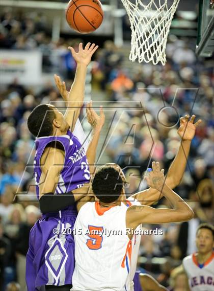 Thumbnail 3 in Garfield vs. Rainier Beach (WIAA 3A Final) photogallery.